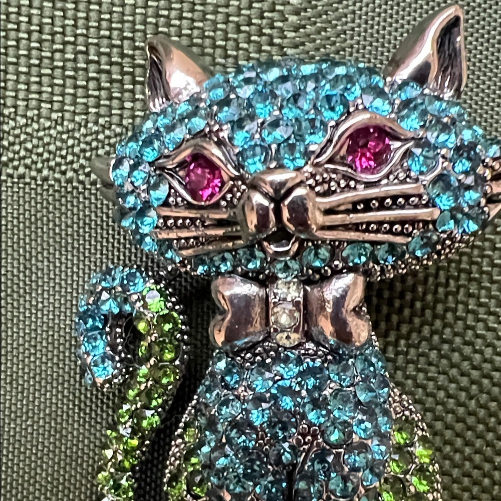 Sparkling Blue & Green Cat Brooch - Crystal Encrusted Cat Pin - Picture 2 of 7